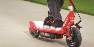 La DGT quiere prohibir que los patinetes eléctricos circulen por las carreteras