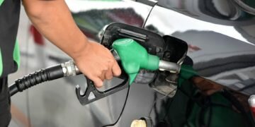 La gasolina se encarece un 15% en lo que va de año y toca su precio máximo