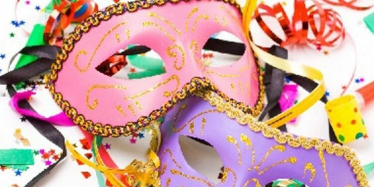 San Fernando: Concurso de mini grupos en la peña El Plumero