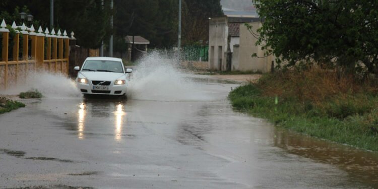 Fuertes tormentas y vientos llegan a España