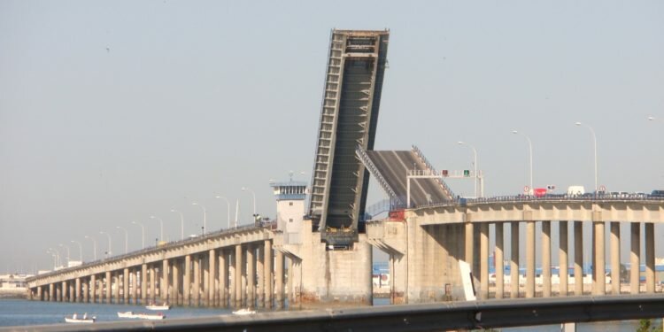 Apertura del puente José León Carranza