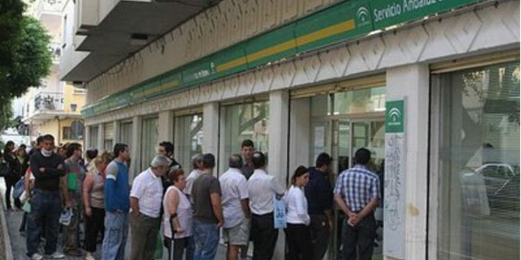 El paro crece en 97.948 personas en octubre