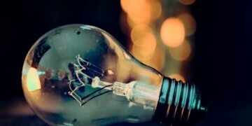 Eléctrica de Cádiz ofrece consejos para reducir el coste de la factura durante el estado de alarma