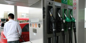 El Gobierno permitirá que la mitad de las estaciones de servicio cierre temporalmente ante la fuerte caída de la demanda