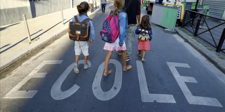 Francia reabrirá gradualmente colegios, institutos y escuelas infantiles desde el 11 de mayo