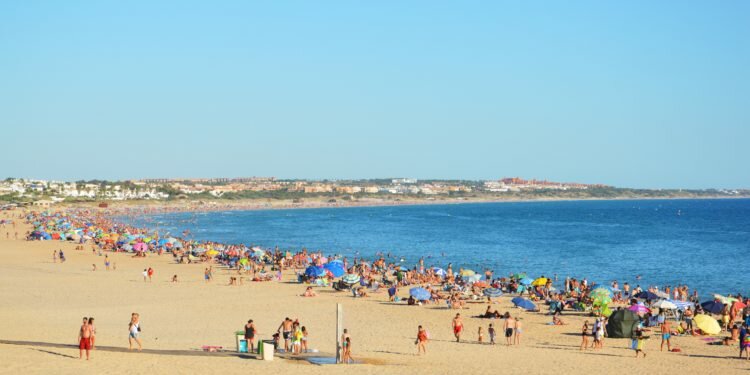 Chiclana: La Policía desalojan un chiringuito de Sancti Petri