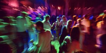 Las discotecas proponen mesas a dos metros y entrada por grupos con reserva