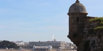 Fallece un bañista en la playa de La Caleta
