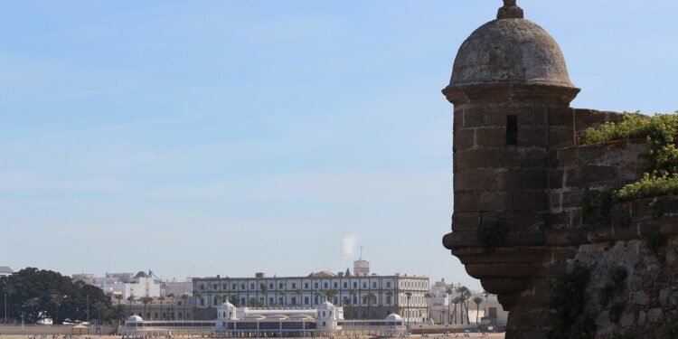 Fallece un bañista en la playa de La Caleta