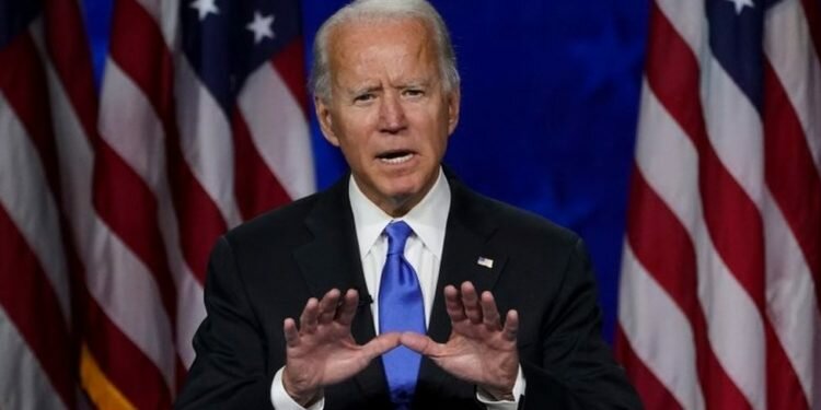 Biden roza la victoria mientras Trump desafía el escrutinio en tres estados