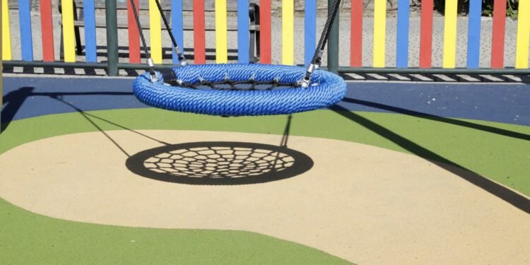 El Ayuntamiento vuelve a abrir las zonas de juegos infantiles al pasar la ciudad al nivel 3 de alerta sanitaria