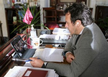 Alcaldes de 10 ayuntamientos piden una reunión a la ministra Montero para replantear las ayudas estatales a los municipios y definir el reparto de fondos europeos