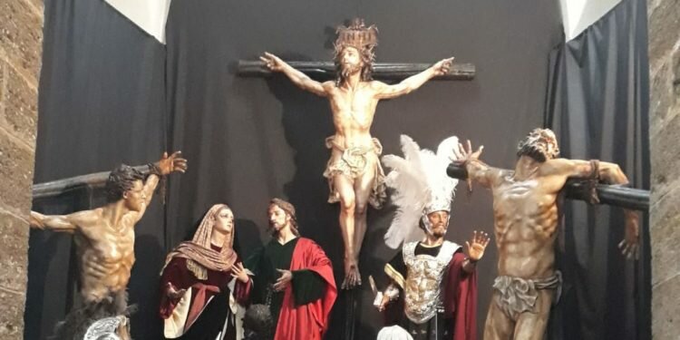 La flor cortada salva la exigua campaña de Semana Santa