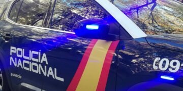 Intenta apuñalar a un policía Nacional en el barrio de Santa María