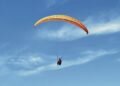 Muere un hombre de 57 años en un accidente de parapente en Teba (Málaga)