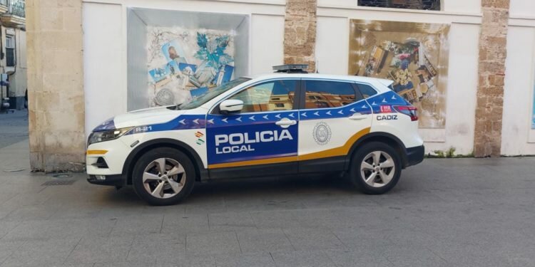 La Policía Local localiza al autor del robo de una cartera en un establecimiento comercial del centro