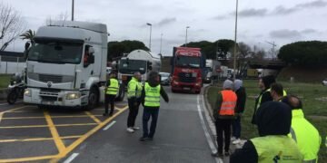 Alarma en la cadena alimentaria por la huelga de transportes en España