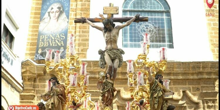 Salida de la Archicofradía de la Palma, Lunes Santo en la Semana Santa de Cádiz, 2022