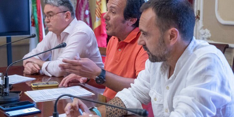 El alcalde: «Cada céntimo de la venta del hotel del Estadio se destinará a poner los cimientos del Cádiz del futuro»