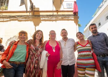 Se inaugura la calle Artistas Petróleo y Salvaora en el barrio de La Viña