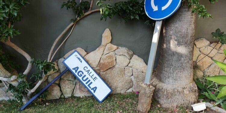 La Policía Local de El Puerto localiza a los autores de varios actos vandálicos perpetrados contra señales de tráfico