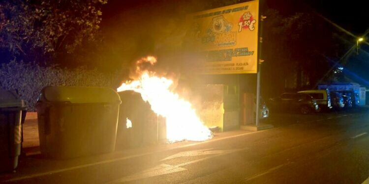 Detenido un pirómano reincidente por quemar varios contenedores de basura en Algeciras