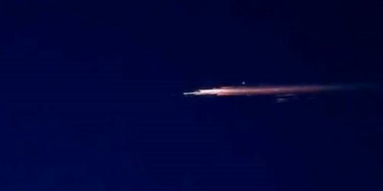 Los restos de un cohete chino cruzan el cielo de la provincia de Cádiz