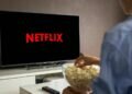 Netflix prueba a cobrar tarifas adicionales por iniciar sesión fuera del hogar conectado a un televisor
