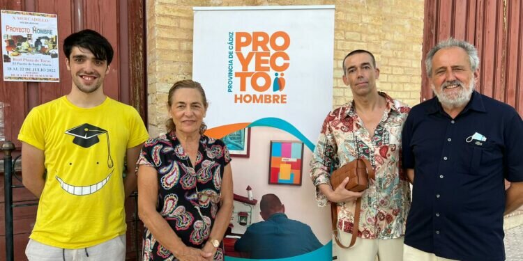 Calleja anima a colaborar con la labor solidaria del Mercadillo Proyecto Hombre en la Plaza de Toros
