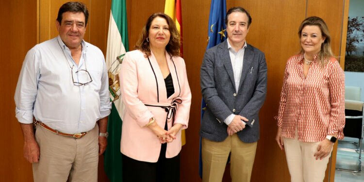 La consejera de Agricultura se reúne con representantes de las organizaciones agrarias y cooperativas agroalimentarias andaluzas