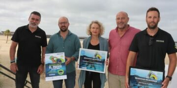 El Puerto: La Playa de La Puntilla se convertirá este domingo en centro deportivo natural con la XIII Travesía a Nado