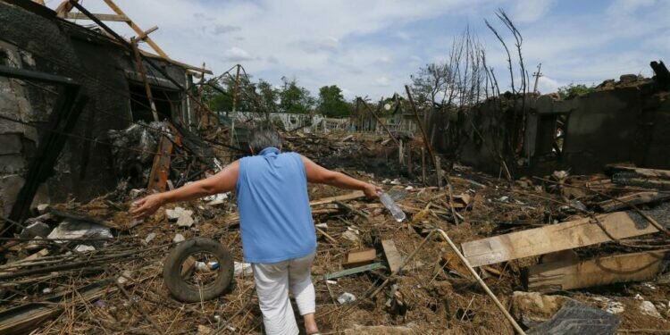 Ucrania informa de al menos 17 muertos tras un ataque con misiles contra un edificio residencial