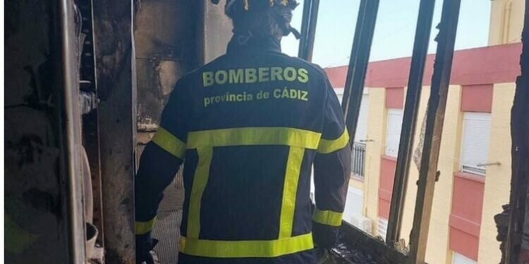 San Fernando: Herida una mujer al arder su vivienda tras una explosión de gas