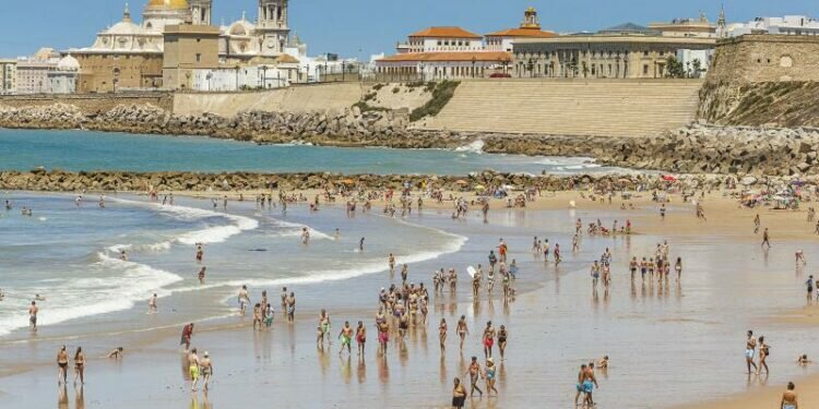 El Ayuntamiento de Cádiz recurrirá a la vía judicial para dar solución a la situación del colector de Santa María del Mar