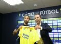 Fue presentado el zurdo Théo Bongonda en el Cádiz