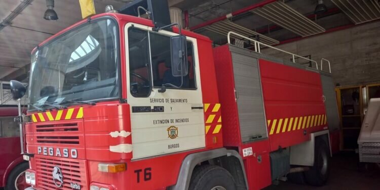 Un joven roba un vehículo de bomberos para irse a un local de ocio en Girona