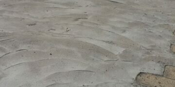 El PSOE de Cádiz denuncia la “chapuza” en el arreglo del acerado del paseo marítimo de la Bahía