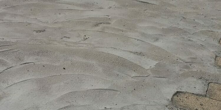 El PSOE de Cádiz denuncia la “chapuza” en el arreglo del acerado del paseo marítimo de la Bahía