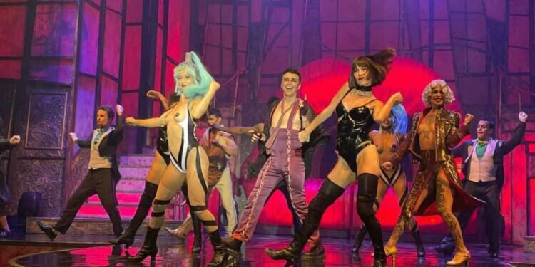 ‘The Hole X’ amplía una sesión más su representación en el Gran Teatro Falla