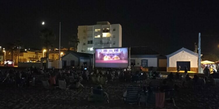 El Puerto: Pintor considera un éxito rotundo el “Cine de verano en playas 2022”