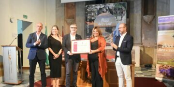 El Ayuntamiento de Puerto Real entrega el Premio a la Promoción Turística de Puerto Real a Salinas La Esperanza