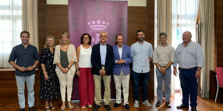 El Ayuntamiento rinde homenaje a Antonio García Manzano, Pindano, trabajador municipal recientemente jubilado