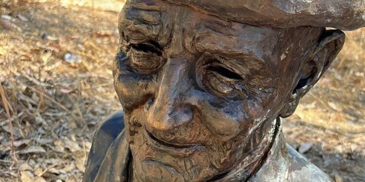 El Puerto: El busto robado de Pepe el del Vapor aparece tirado en una acequia cerca del Aqualand