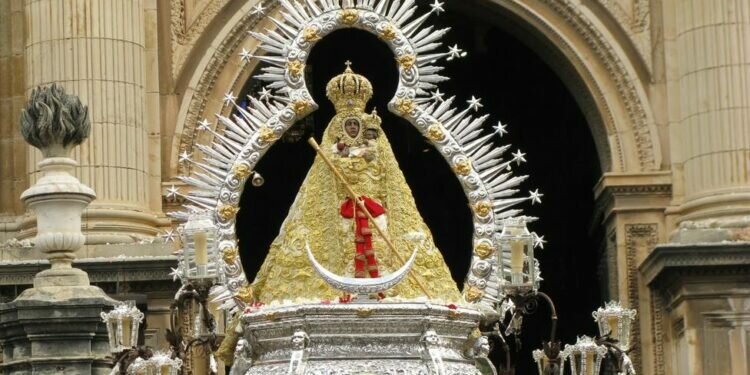 Andújar se viste de gala con la Magna Procesión de la Virgen de la Cabeza