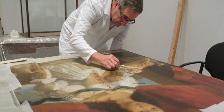 El Museo de Las Cortes avanza en los trabajos de restauración del retrato al óleo de Rosario Cepeda