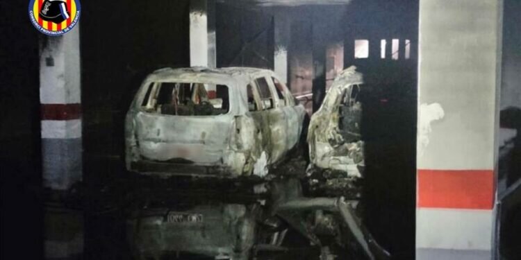 Una mujer fallece en un incendio declarado en un garaje de Valencia