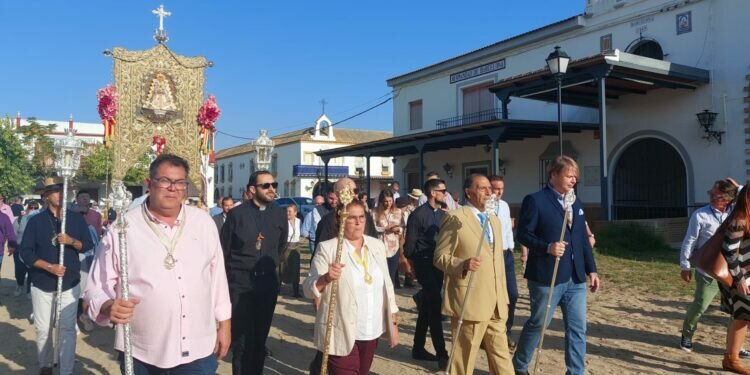 La Hermandad del Rocío de Cádiz de nuevo en la aldea