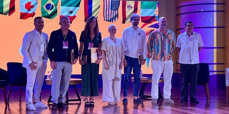 Cazalilla expone en el I Encuentro Internacional de Carnavales los detalles del proyecto del Museo del Carnaval de Cádiz, que abrirá sus puertas en el primer trimestre de 2023