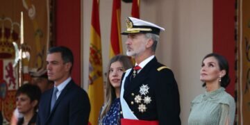 El retraso de Sánchez no frena los abucheos