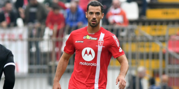 El central español Pablo Marí, apuñalado en un centro comercial de Milán